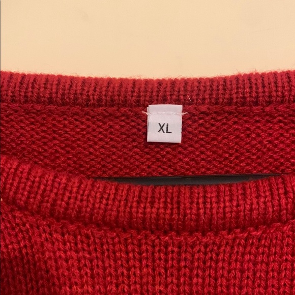 Red Star Pattern Sweater - Picture 2 of 3